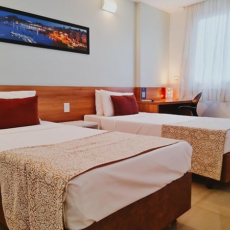 Alameda Vitoria Hotel Bagian luar foto