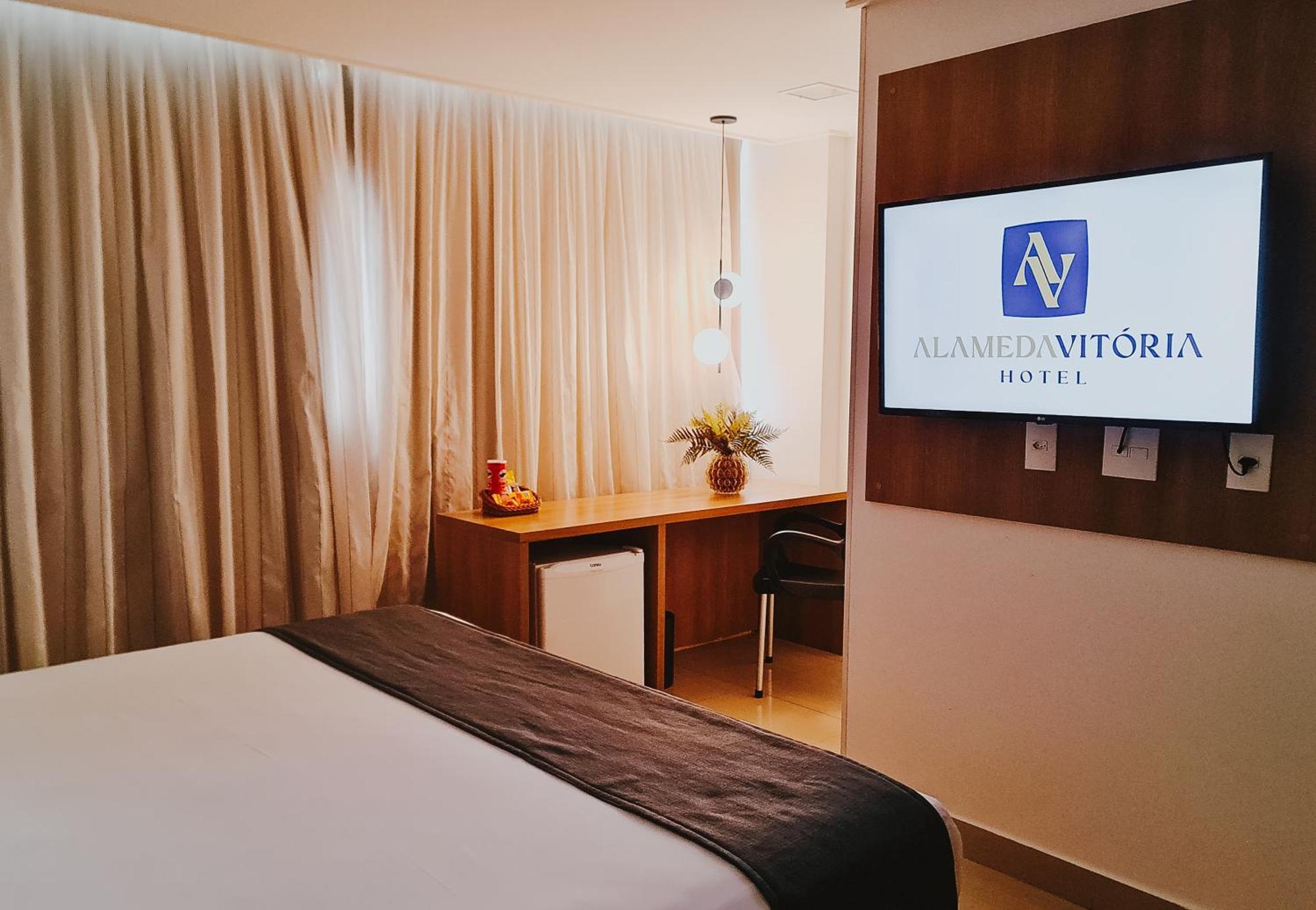 Alameda Vitoria Hotel Bagian luar foto