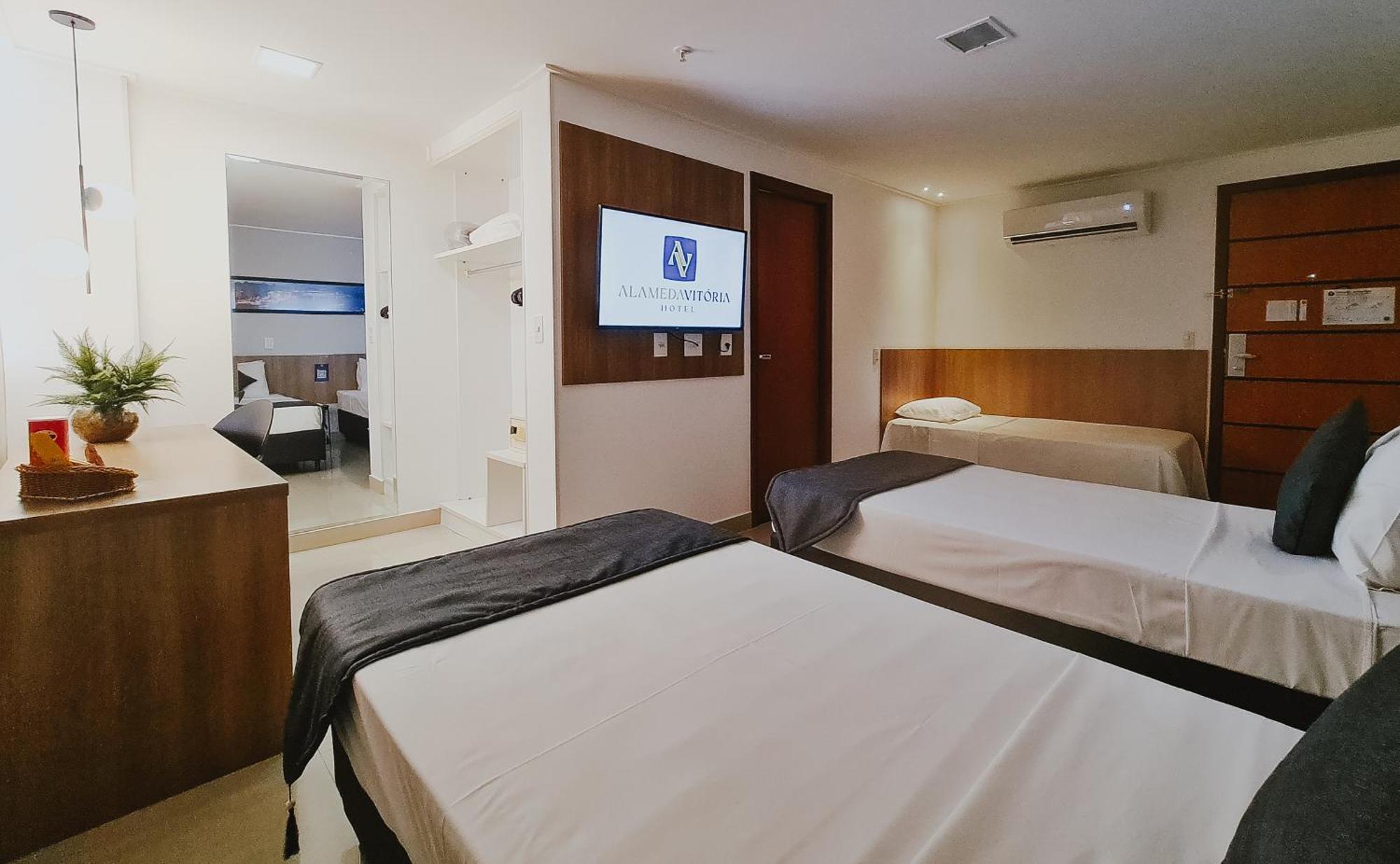 Alameda Vitoria Hotel Bagian luar foto