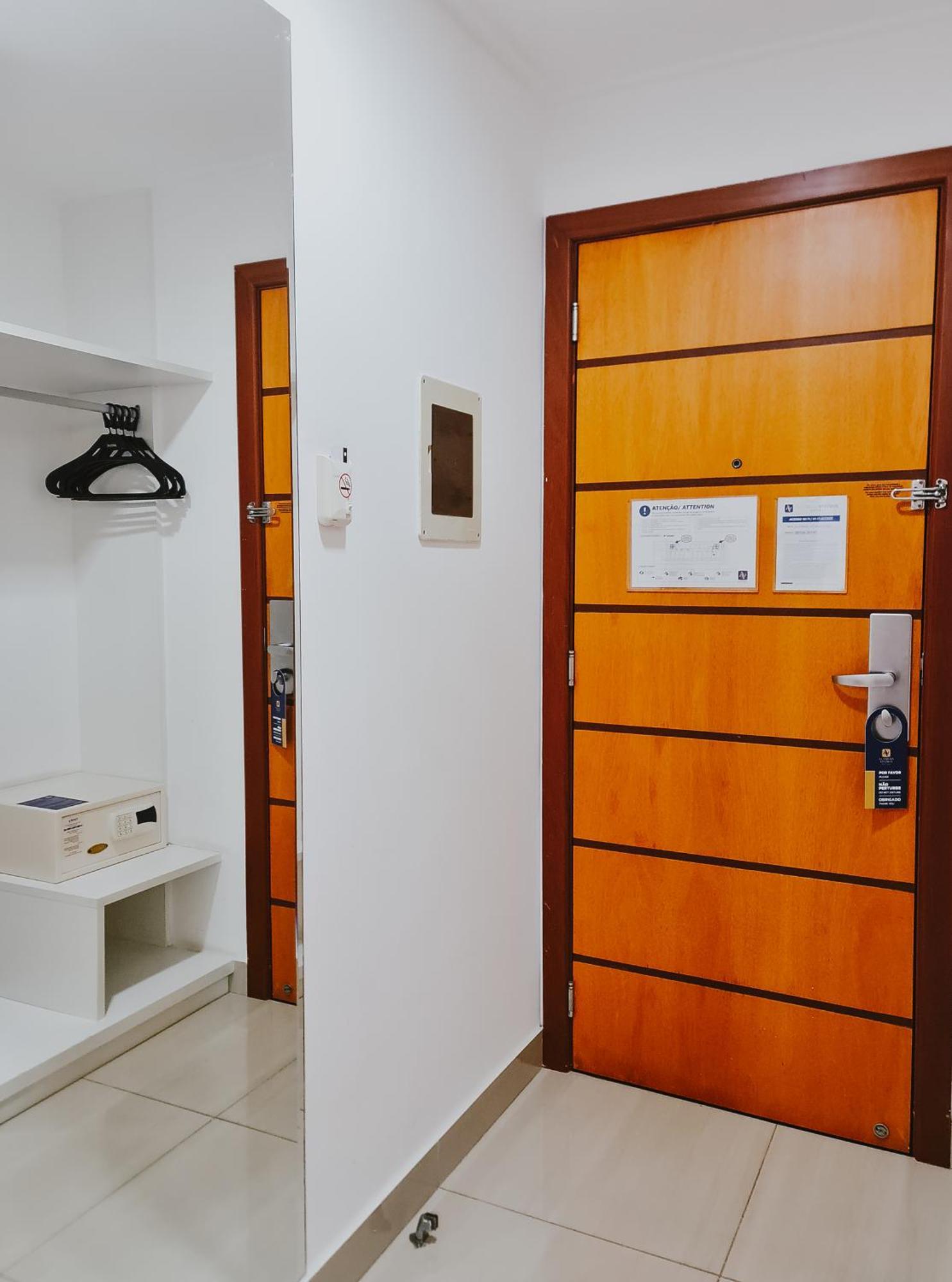 Alameda Vitoria Hotel Bagian luar foto