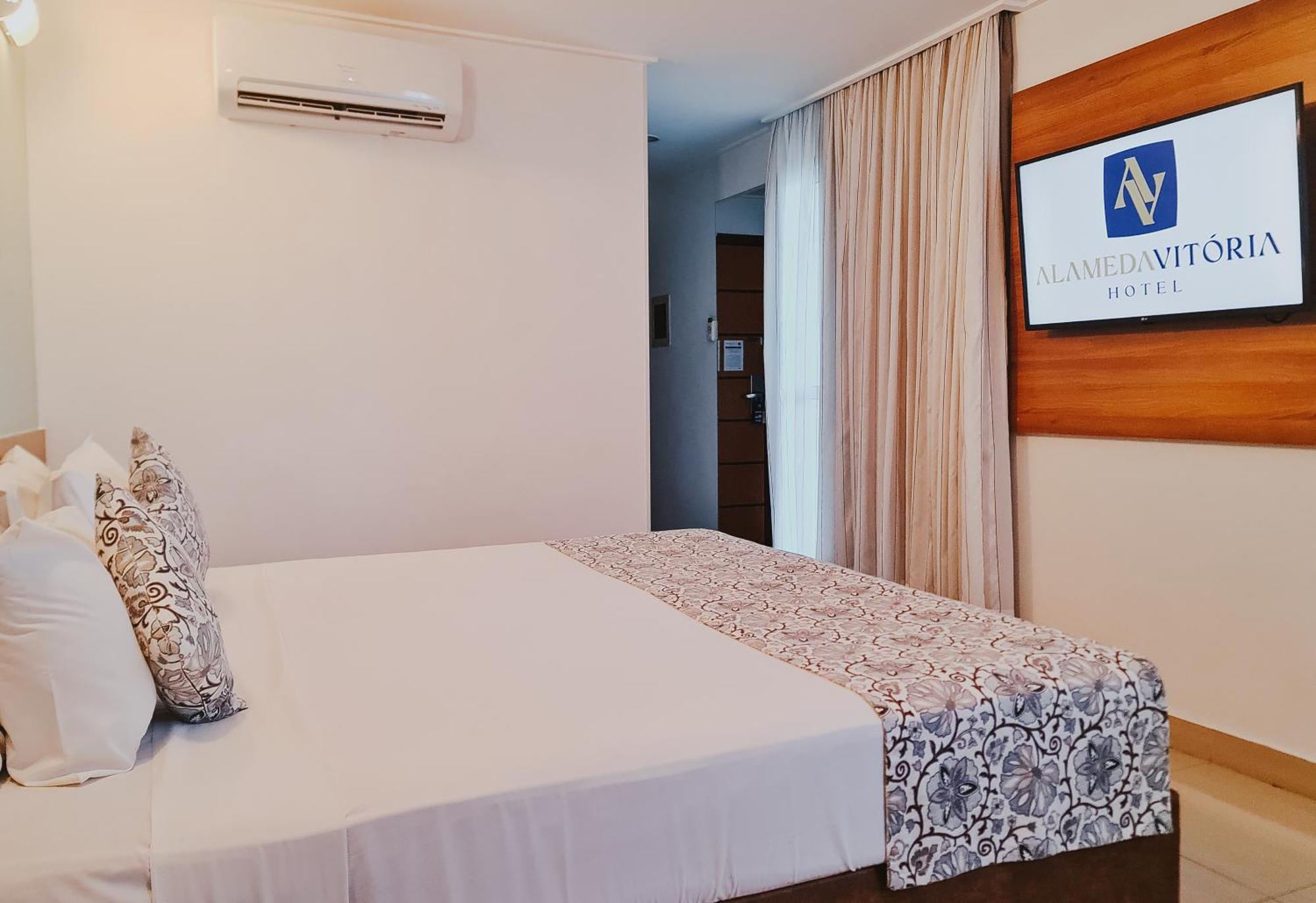 Alameda Vitoria Hotel Bagian luar foto