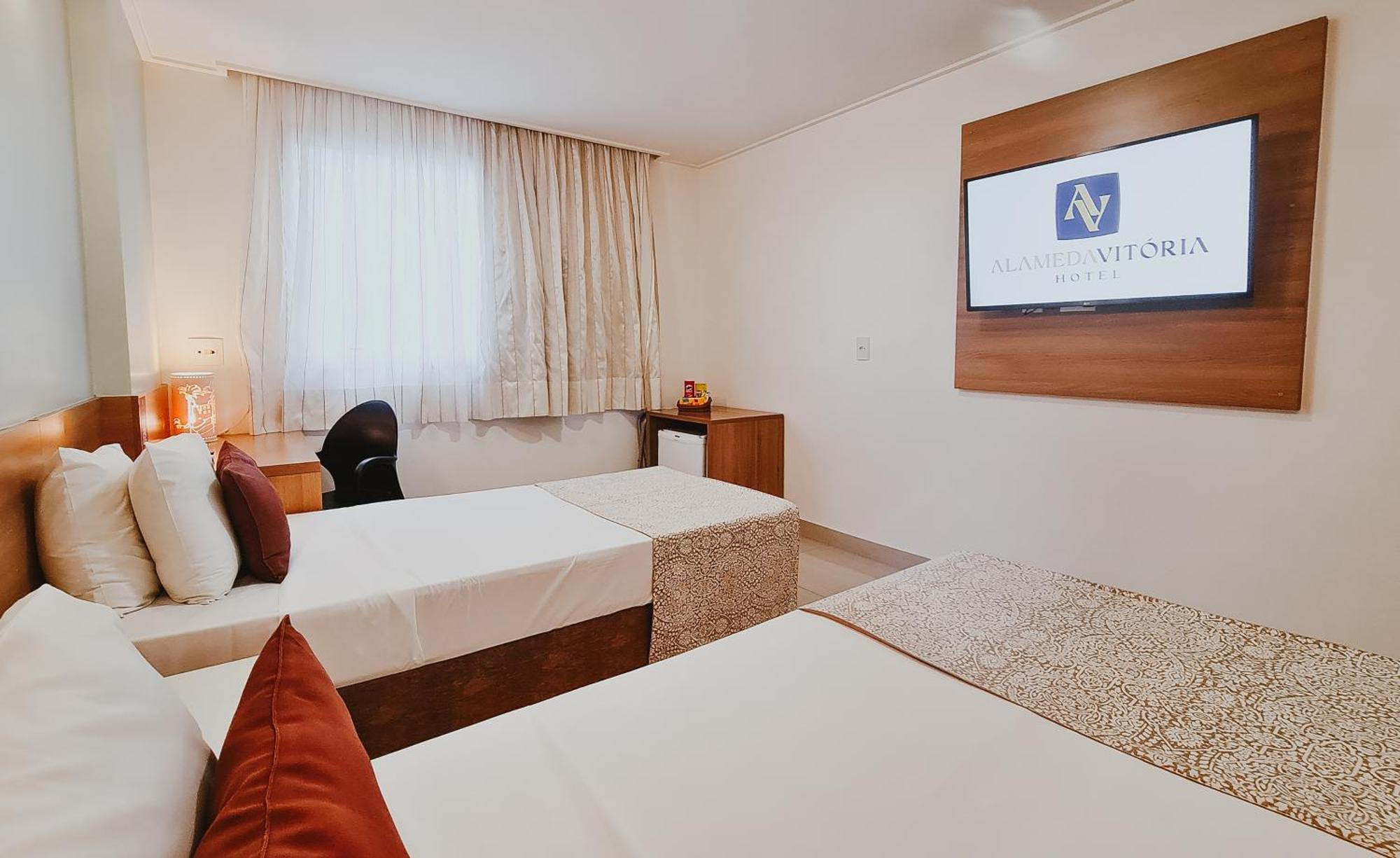 Alameda Vitoria Hotel Bagian luar foto