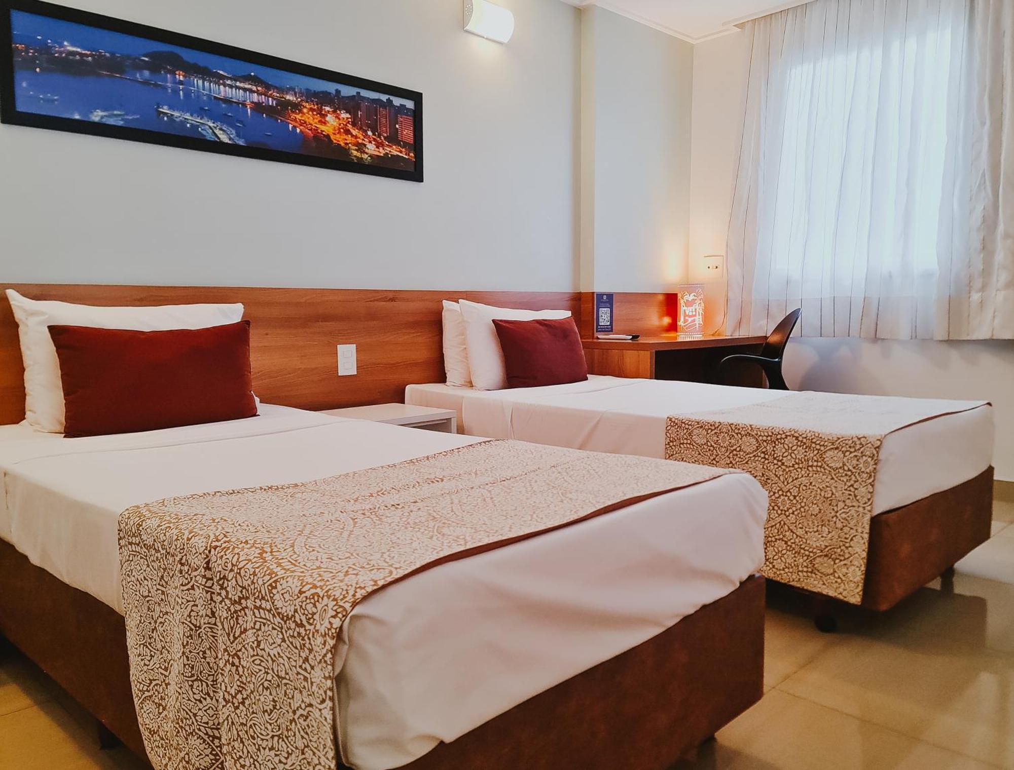 Alameda Vitoria Hotel Bagian luar foto